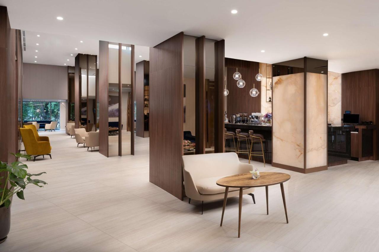 Radisson Blu Hotel, Cluj Екстериор снимка The Club at Changi Airport