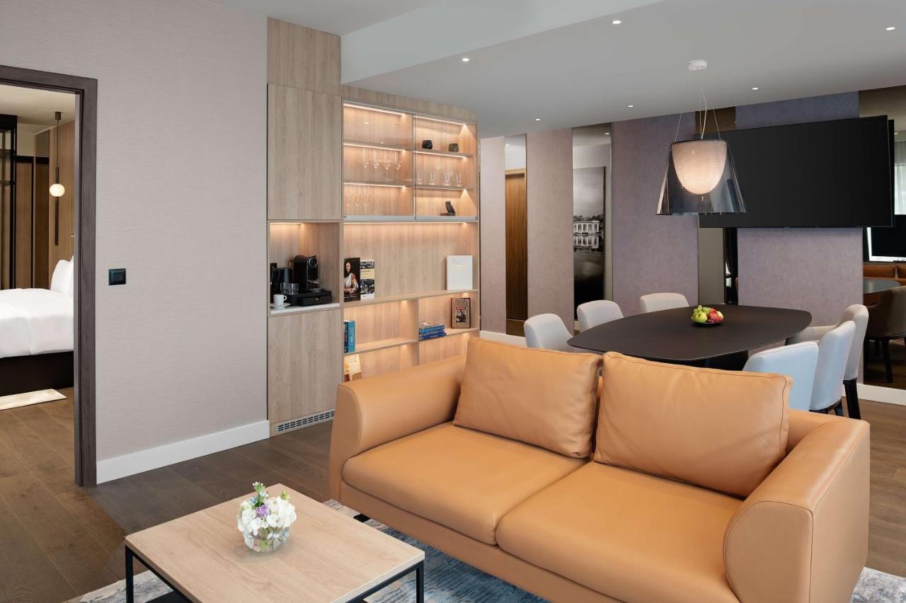 Radisson Blu Hotel, Cluj Екстериор снимка A suite at the hotel