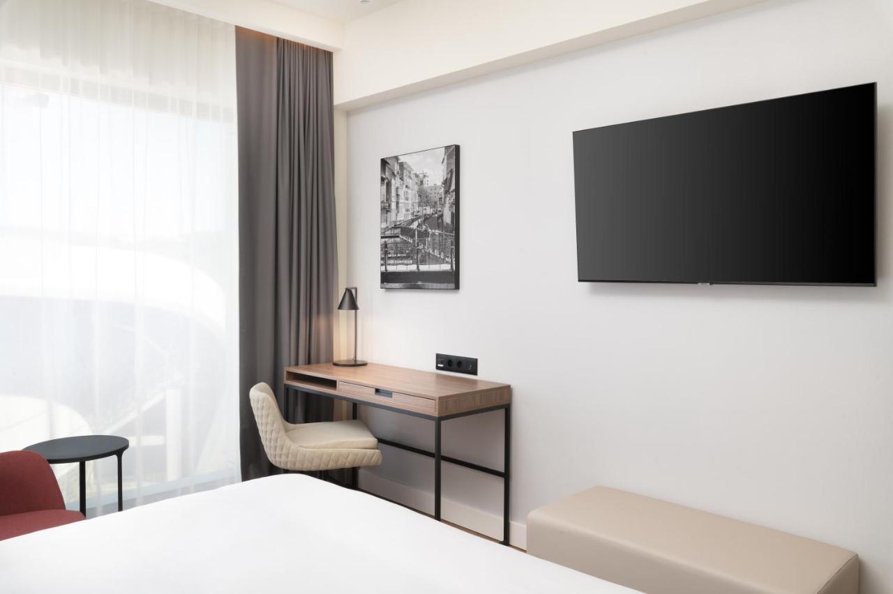 Radisson Blu Hotel, Cluj Екстериор снимка A room at the hotel