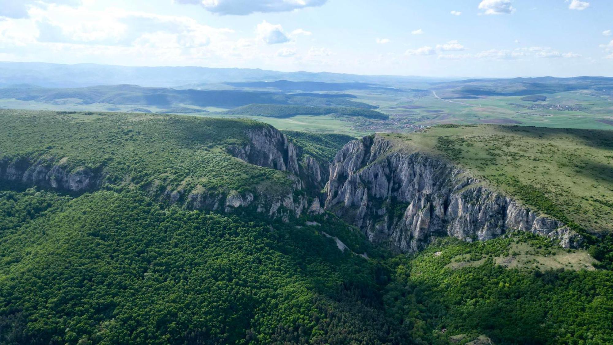 Radisson Blu Hotel, Cluj Екстериор снимка The Mehedinți Mountains