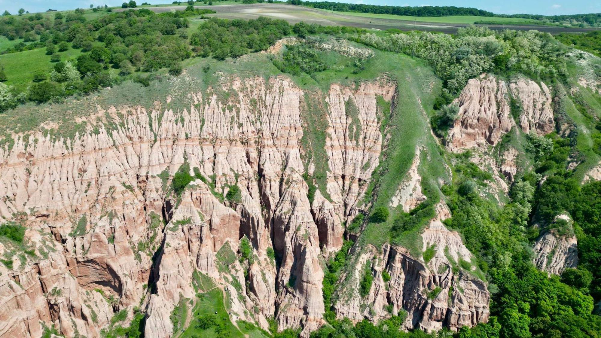 Radisson Blu Hotel, Cluj Екстериор снимка The rock formations of the Mehadia Stone Forest