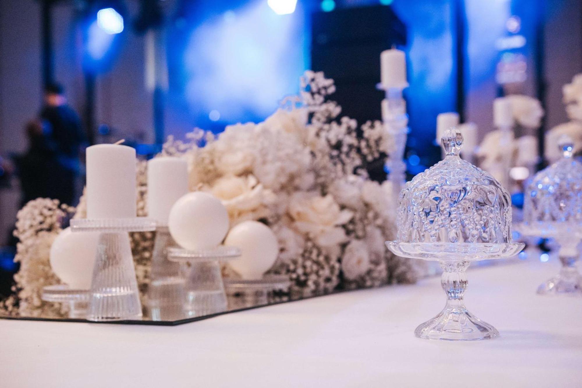 Radisson Blu Hotel, Cluj Екстериор снимка A table decorated for a wedding