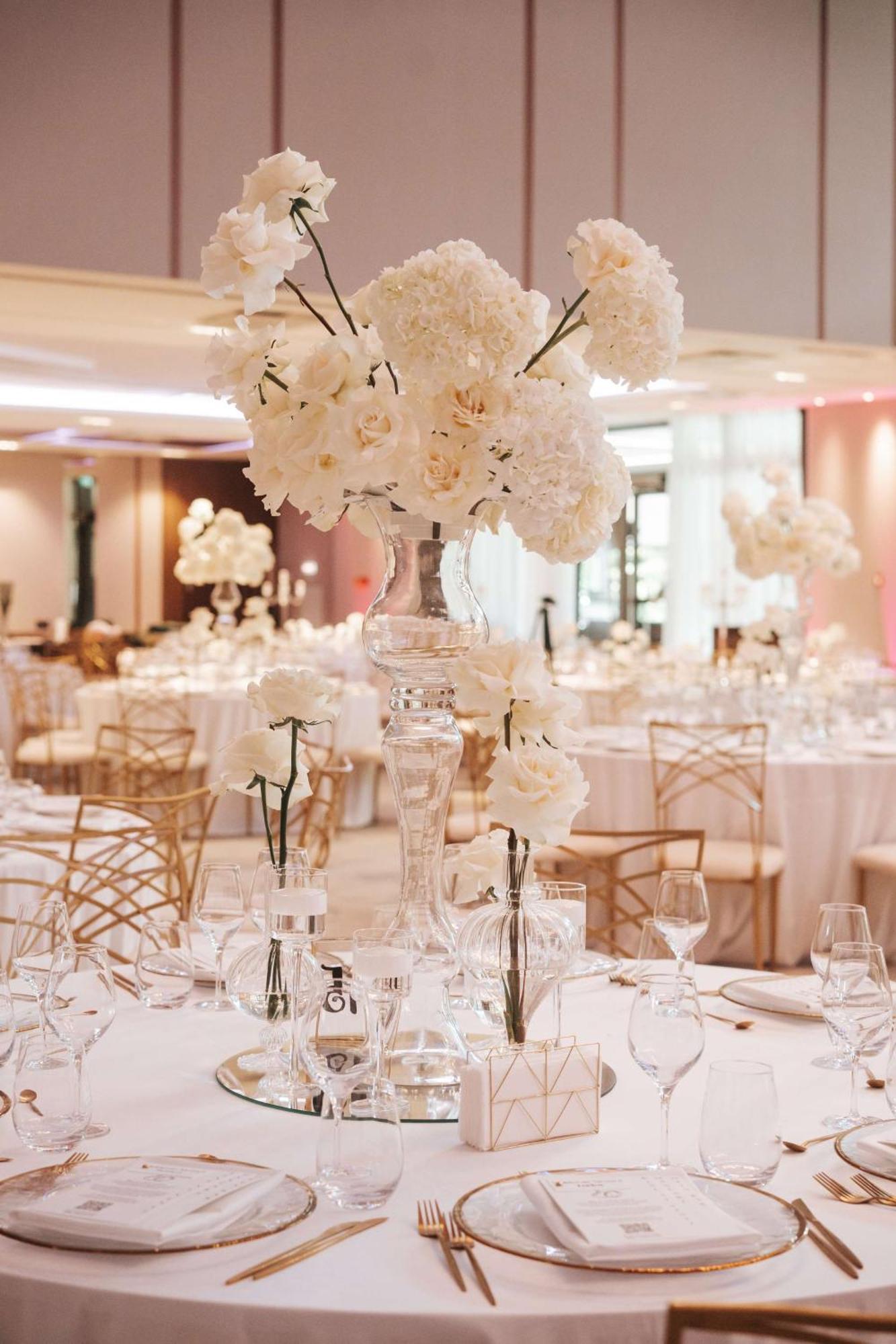 Radisson Blu Hotel, Cluj Екстериор снимка The ballroom at The London West Hollywood
