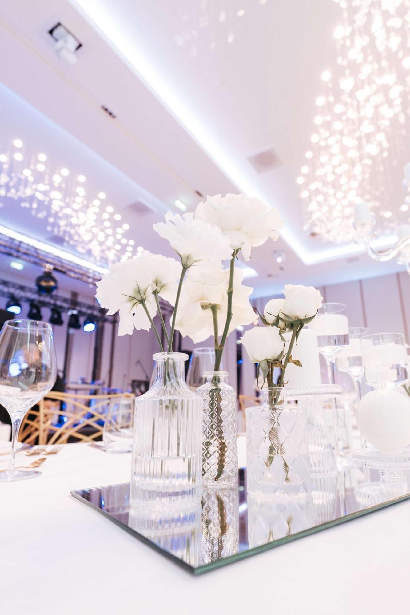Radisson Blu Hotel, Cluj Екстериор снимка The interior of the ballroom at the 2018 awards ceremony