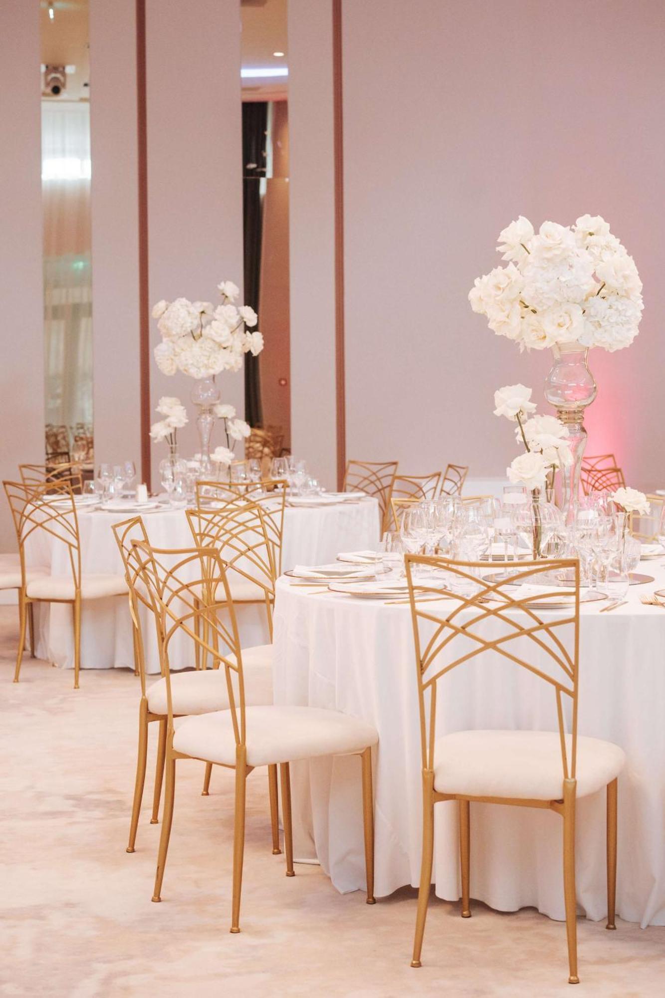 Radisson Blu Hotel, Cluj Екстериор снимка The ballroom at the Four Seasons Hotel
